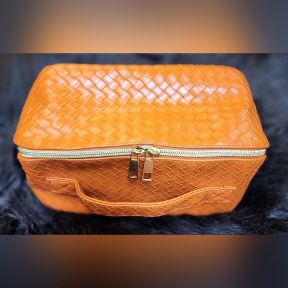 Beautiful Orange Color! Large Capacity Travel Makeup Cosmetic Bag - Picture 4 of 15
